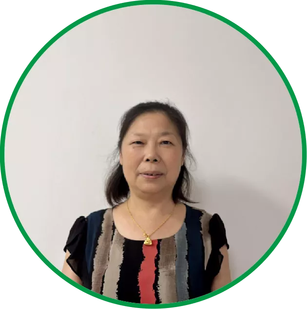 杨桂香，女，大学本科，毕业于武汉大学，中学语文高级教师，教龄34年。在工作中，爱岗敬业，多篇教学论文在国家级刊物发表，辅导学生耐心、细致。曾荣获团中央“优秀辅导老师”证书，被全国妇联评为“巾帼建功先进个人”，先后被政府、教育局评为"骨干教师"、“教学标兵”、“书香教师”等。